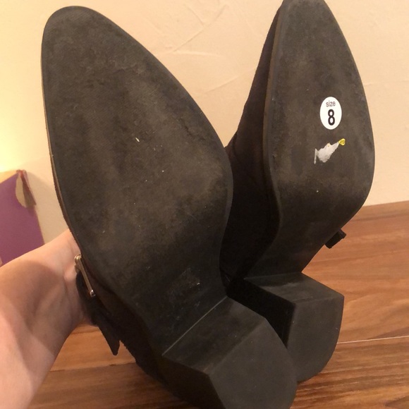 SODA suede look black ankle boot. Size 8 - Picture 6 of 8